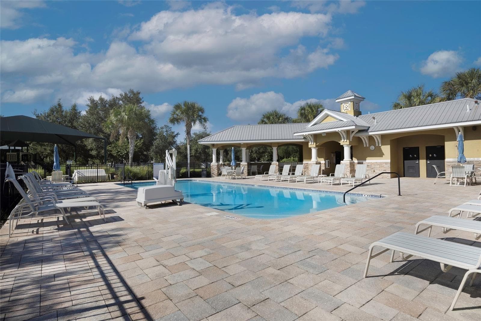 Single Family Residence at 19421 PADDOCK VIEW DR, TAMPA, photo 42 of 48