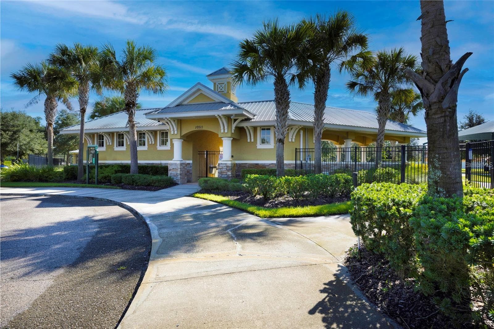 Single Family Residence at 19421 PADDOCK VIEW DR, TAMPA, photo 43 of 48
