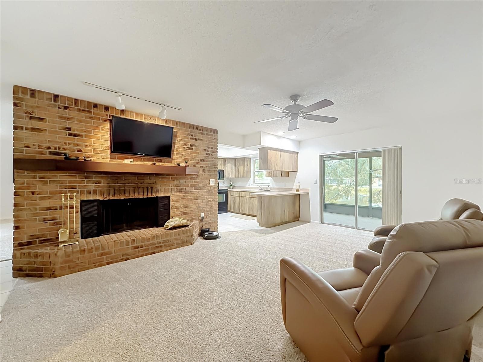 Single Family Residence at 10617 SEMINOLE FOREST ST E, SEMINOLE, photo 3 of 33