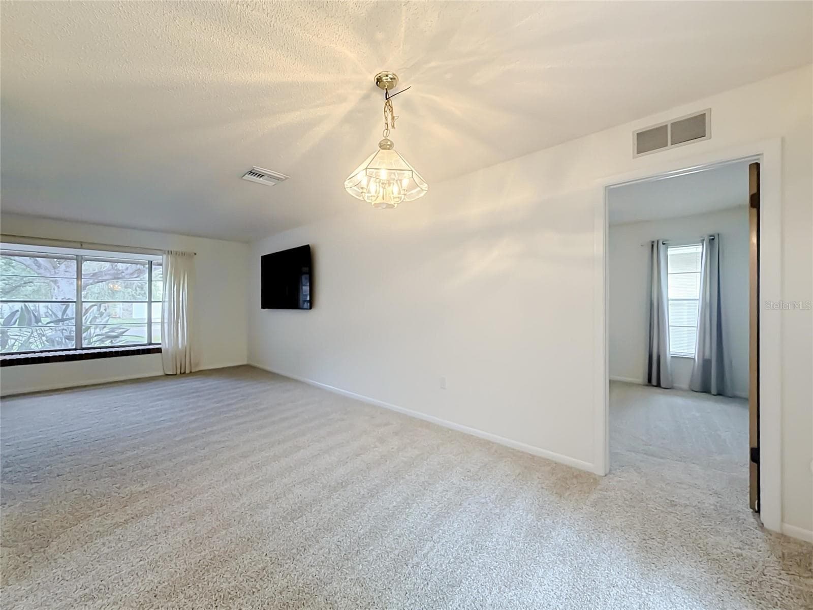 Single Family Residence at 10617 SEMINOLE FOREST ST E, SEMINOLE, photo 7 of 33