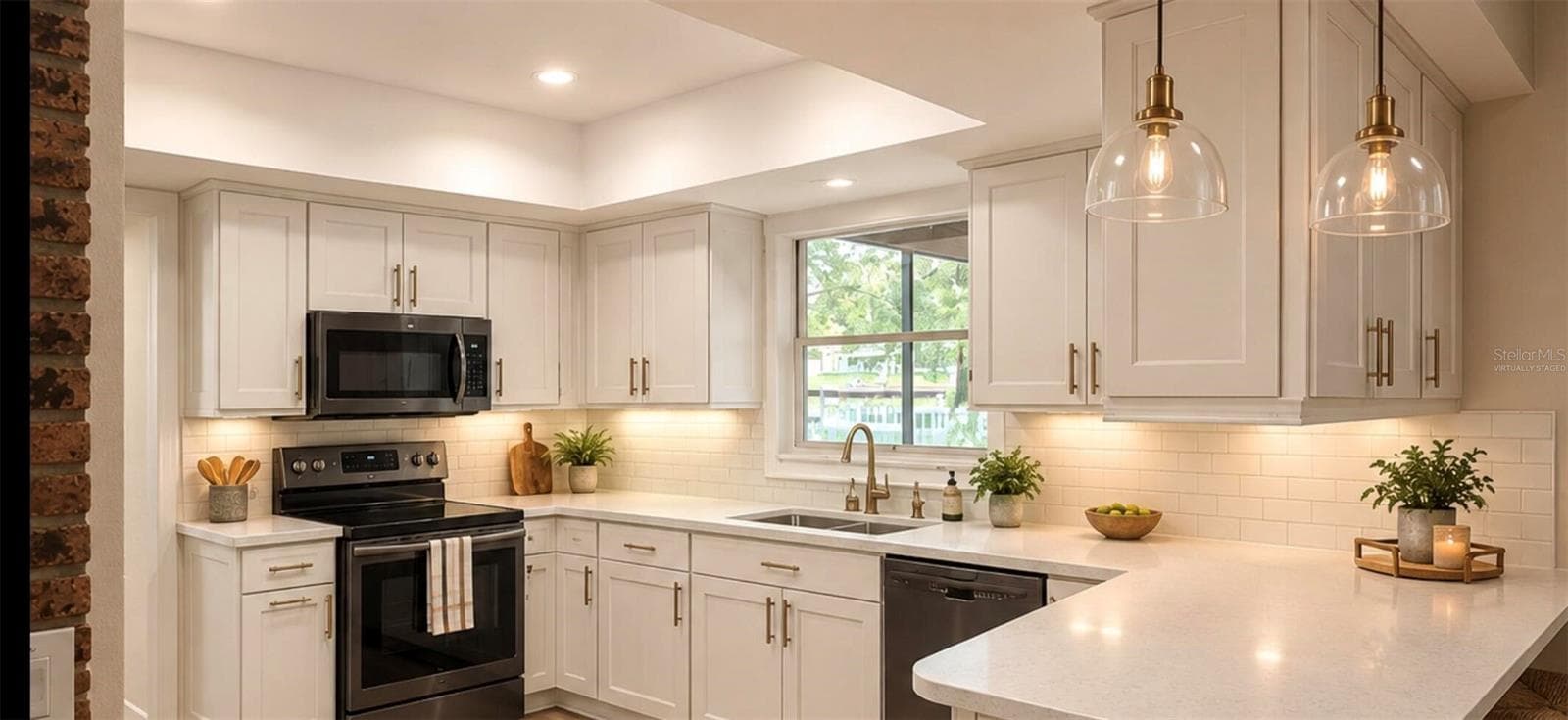 Virtually Staged - 10617 SEMINOLE FOREST ST E, SEMINOLE