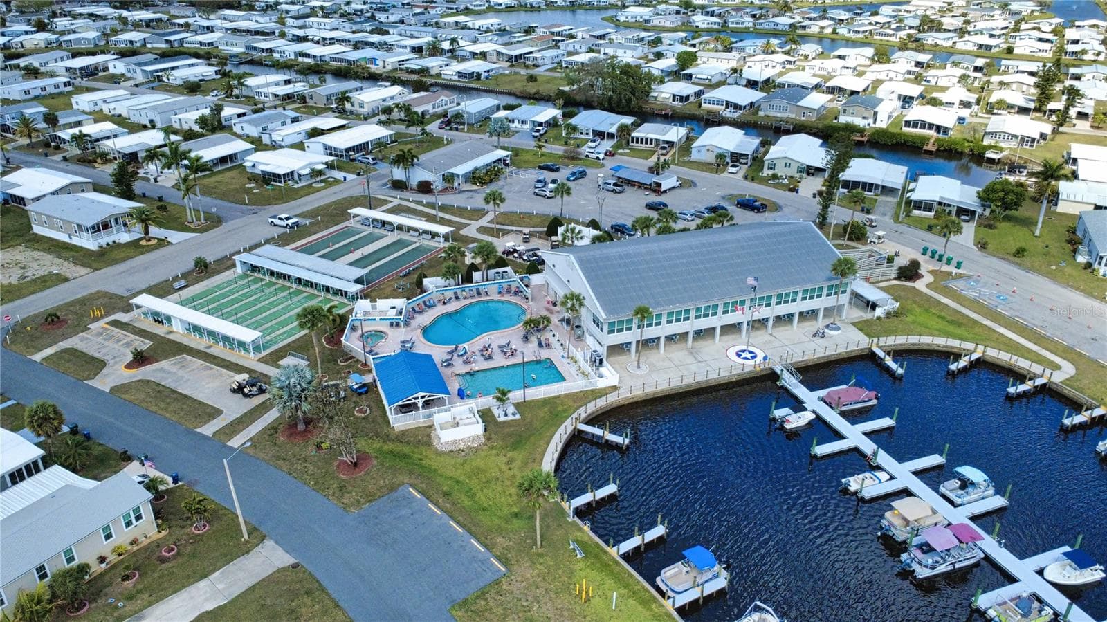 Manufactured Home at 560 FAIRMOUNT DR, NORTH PORT, photo 28 of 37