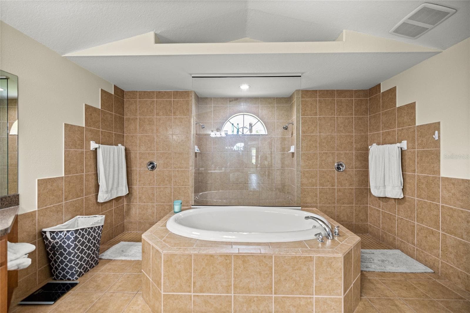 Master bathroom - 8628 N IBERIAN DR, CITRUS SPRINGS