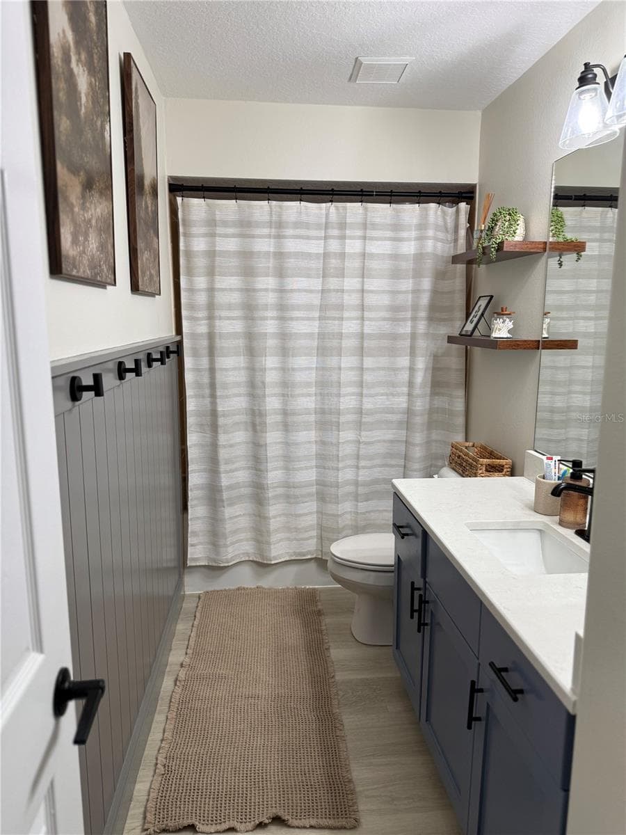 Bathroom with tub - 8628 N IBERIAN DR, CITRUS SPRINGS