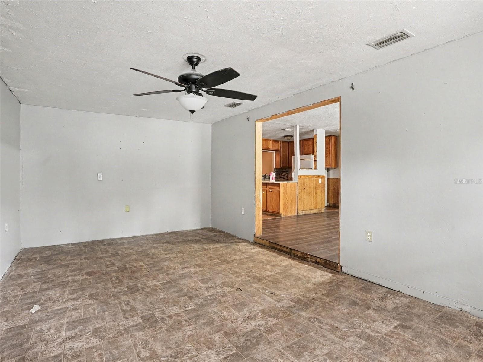 Single Family Residence at 521 GREEN CIR, FORT MEADE, photo 4 of 34