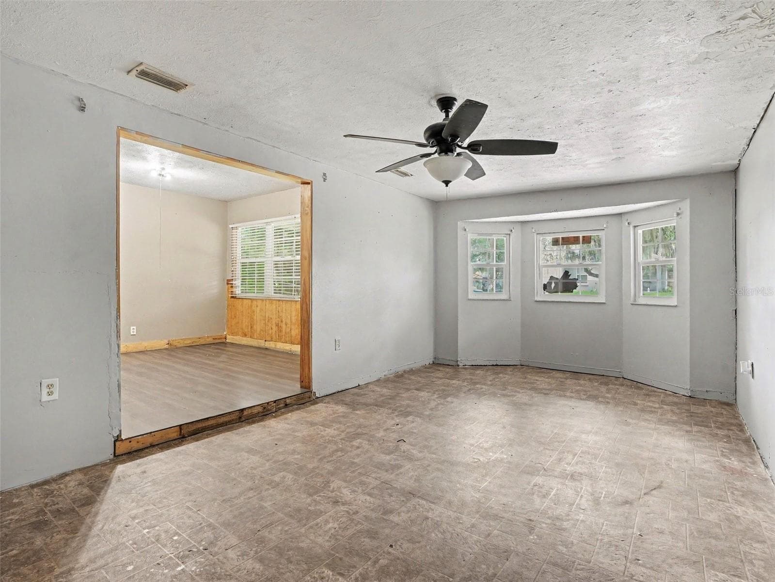 Single Family Residence at 521 GREEN CIR, FORT MEADE, photo 5 of 34