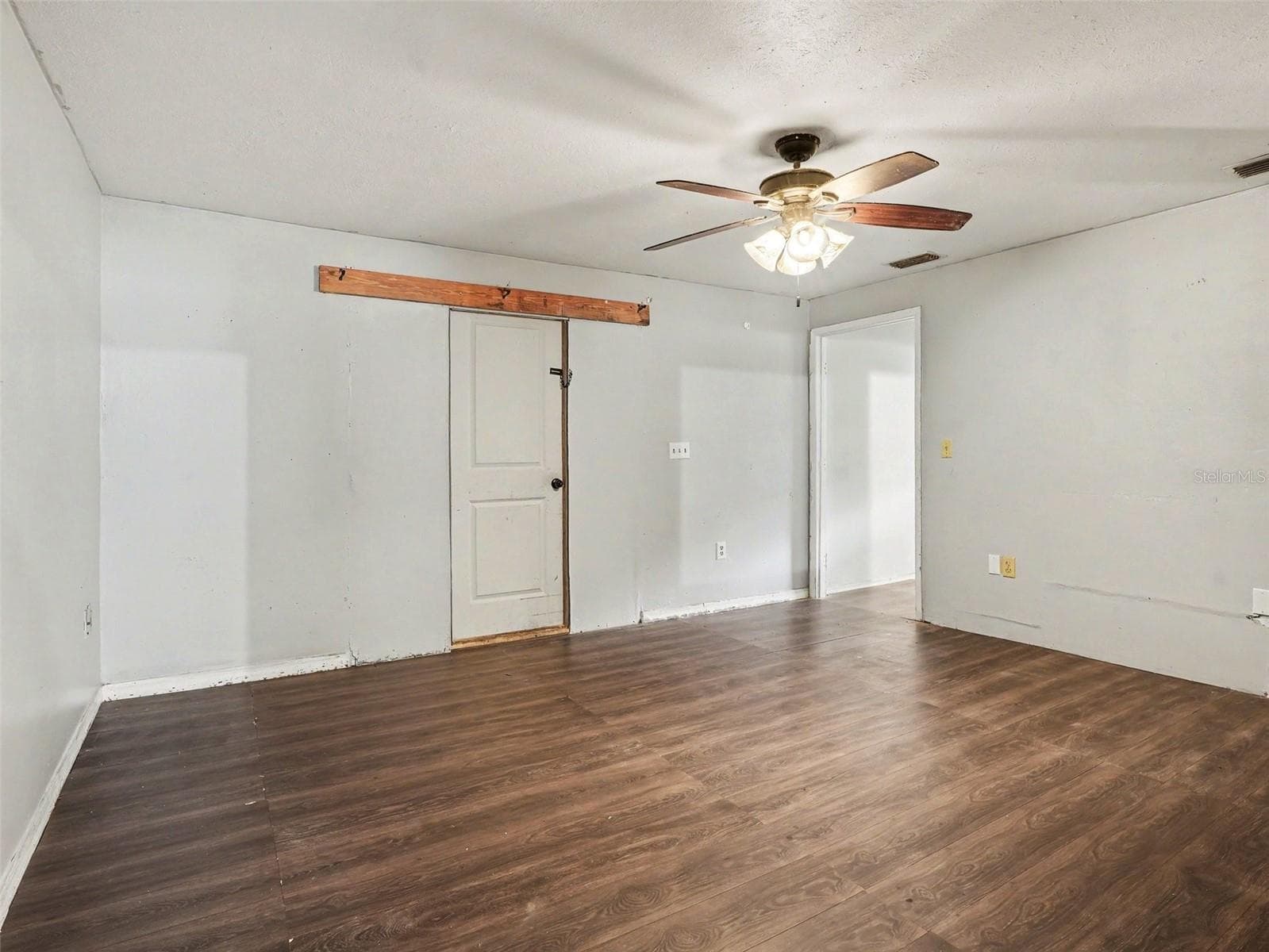 Single Family Residence at 521 GREEN CIR, FORT MEADE, photo 13 of 34