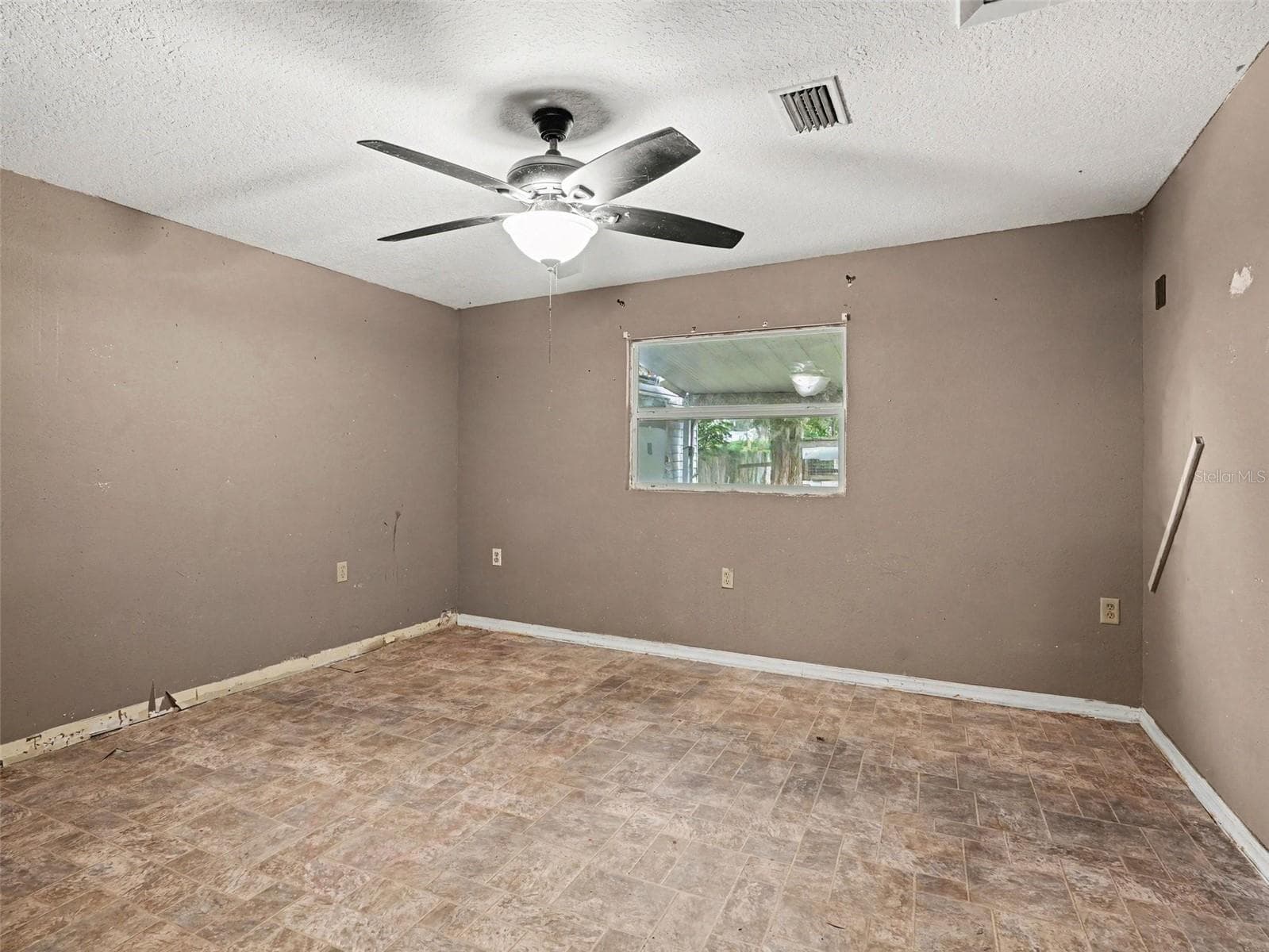 Single Family Residence at 521 GREEN CIR, FORT MEADE, photo 18 of 34