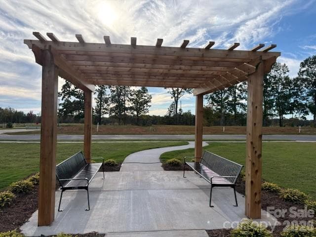 Community Pergola - 3057 Constitution Lane, Gastonia