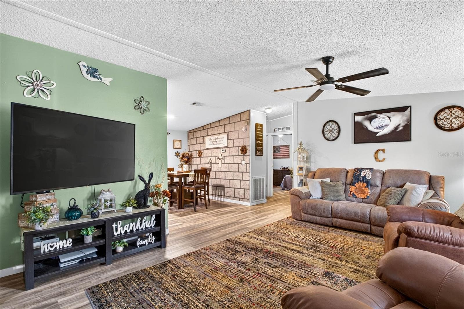 Manufactured Home at 39607 LOUISE DR, ZEPHYRHILLS, photo 4 of 71