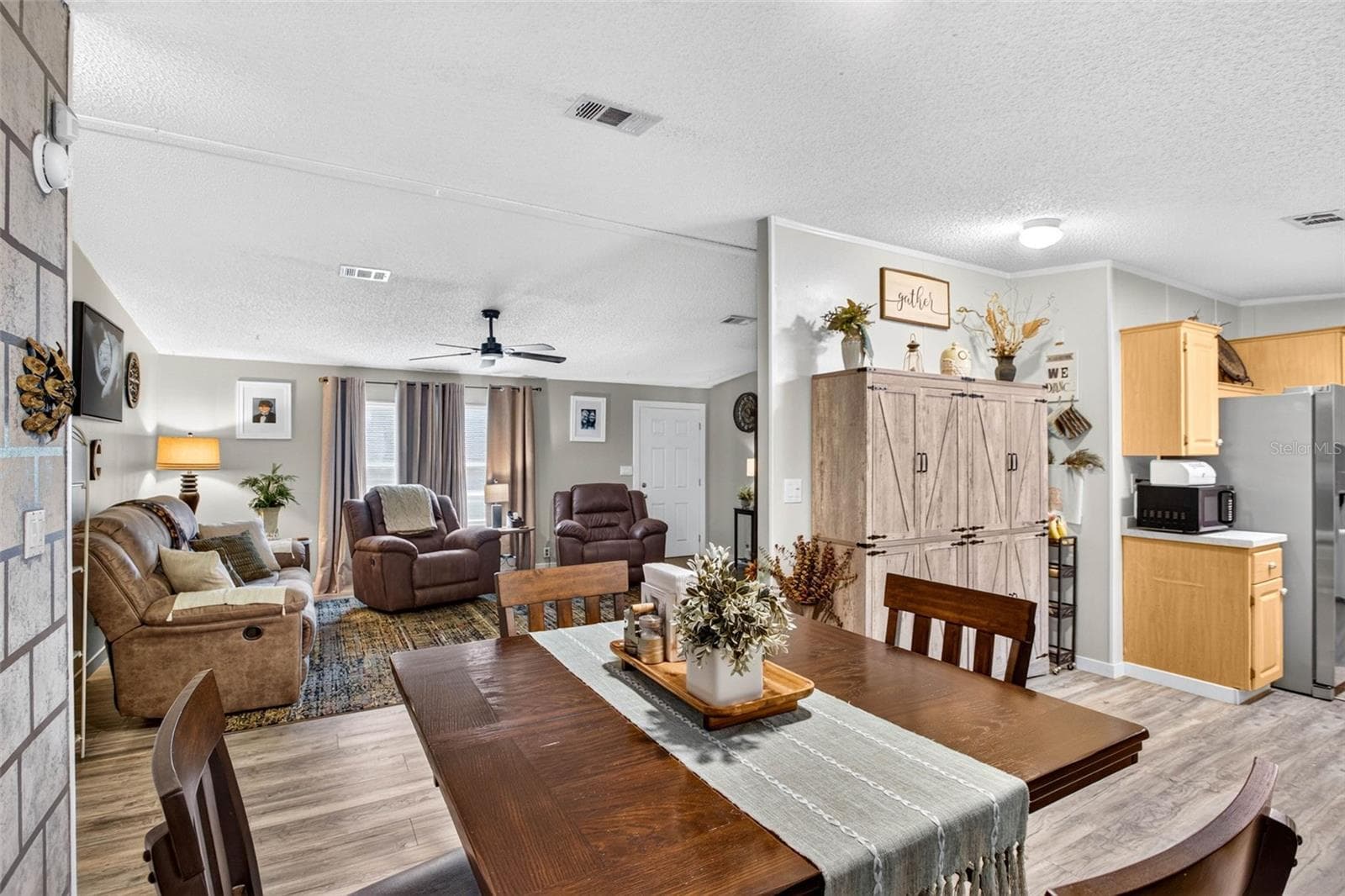 Manufactured Home at 39607 LOUISE DR, ZEPHYRHILLS, photo 11 of 71
