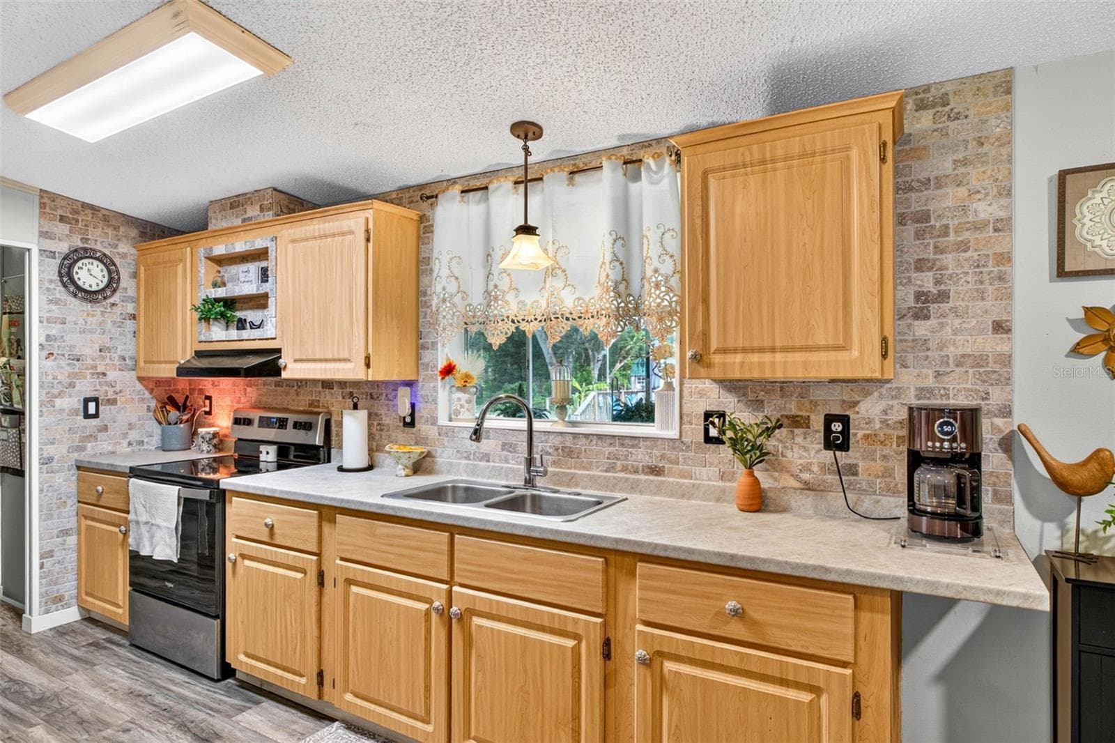 Manufactured Home at 39607 LOUISE DR, ZEPHYRHILLS, photo 14 of 71