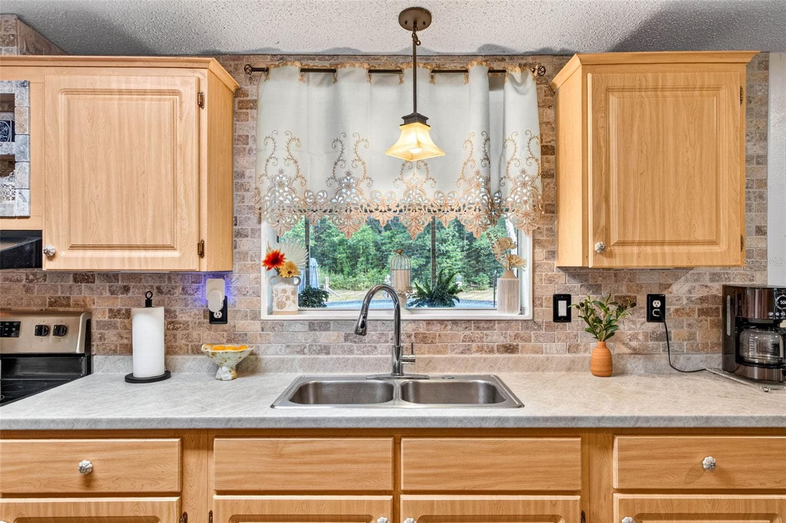 Manufactured Home at 39607 LOUISE DR, ZEPHYRHILLS, photo 18 of 71