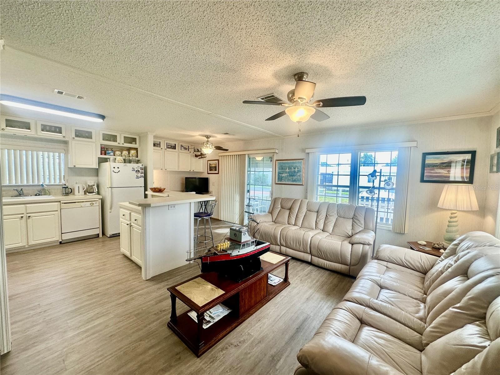 Living Room/Kitchen - 131 BONNIE DR, AUBURNDALE