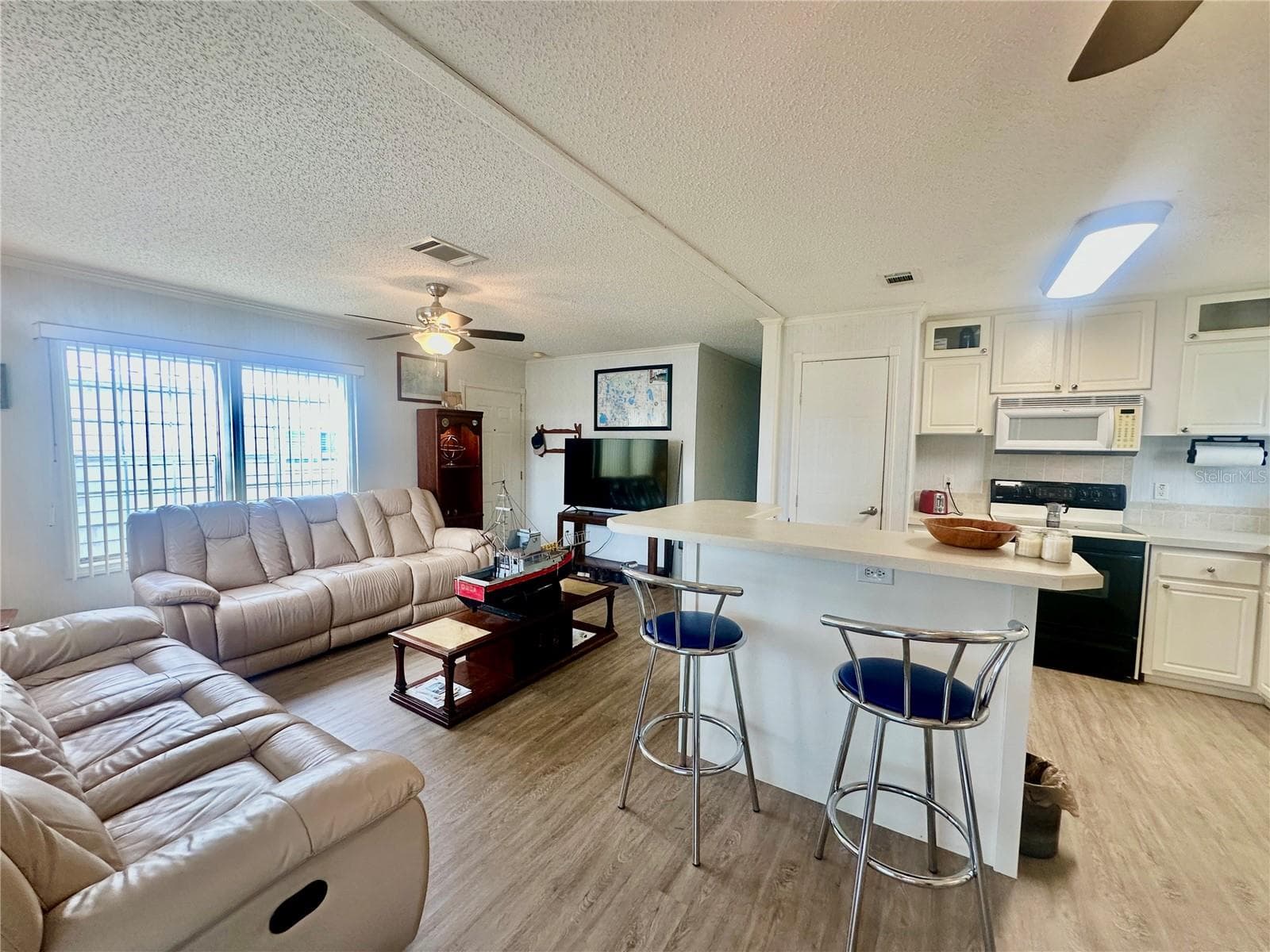 Living Room/Kitchen - 131 BONNIE DR, AUBURNDALE