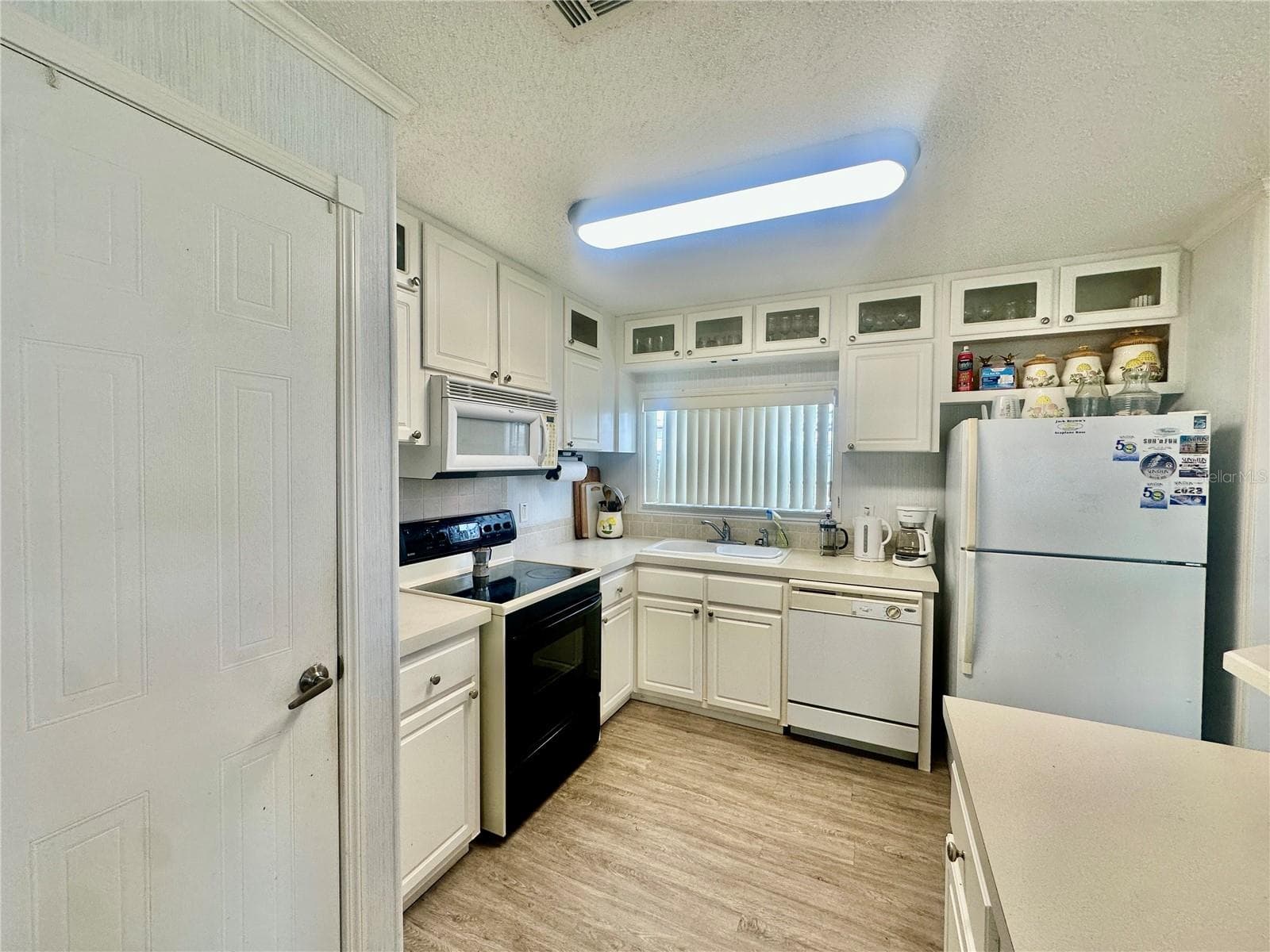 Kitchen - 131 BONNIE DR, AUBURNDALE