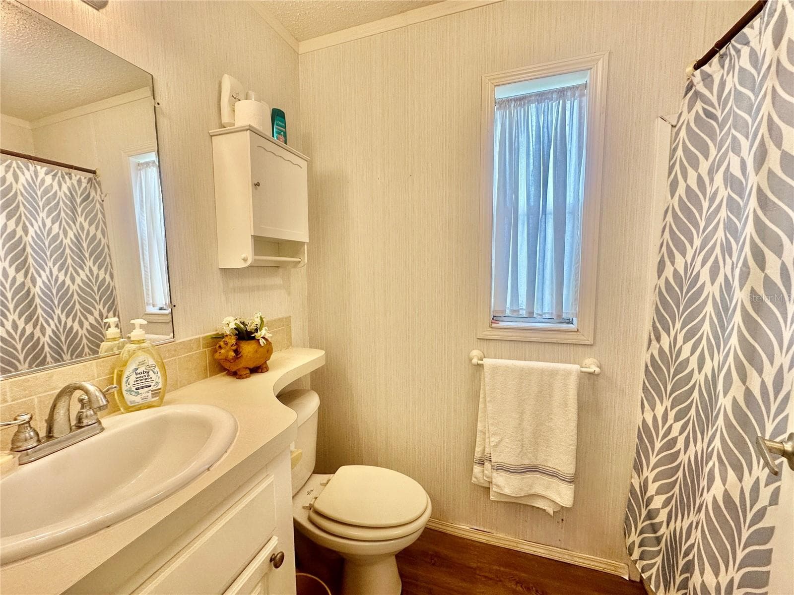 2nd Bathroom with bathtub - 131 BONNIE DR, AUBURNDALE