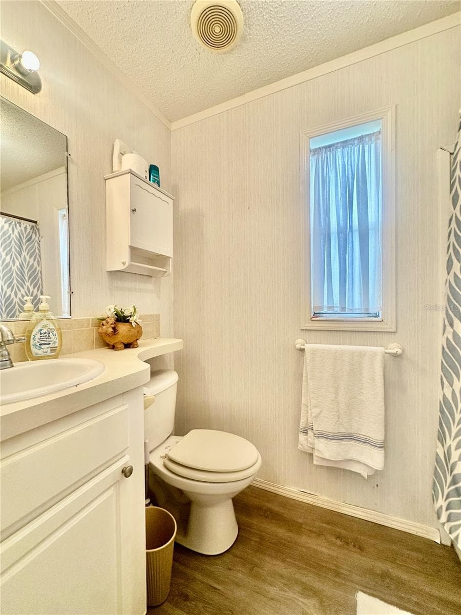 2nd Bathroom - 131 BONNIE DR, AUBURNDALE