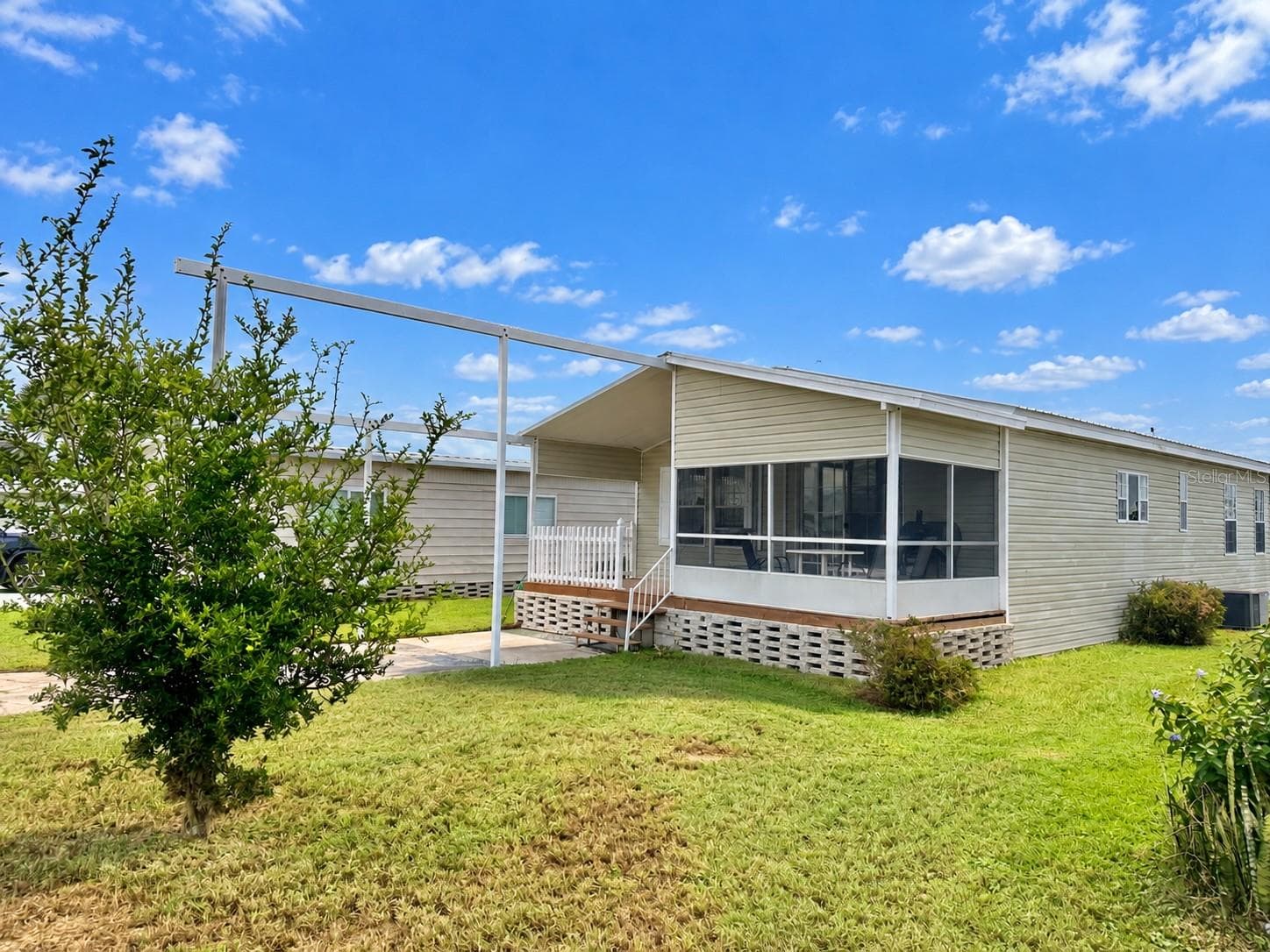 Front Exterior - 131 BONNIE DR, AUBURNDALE
