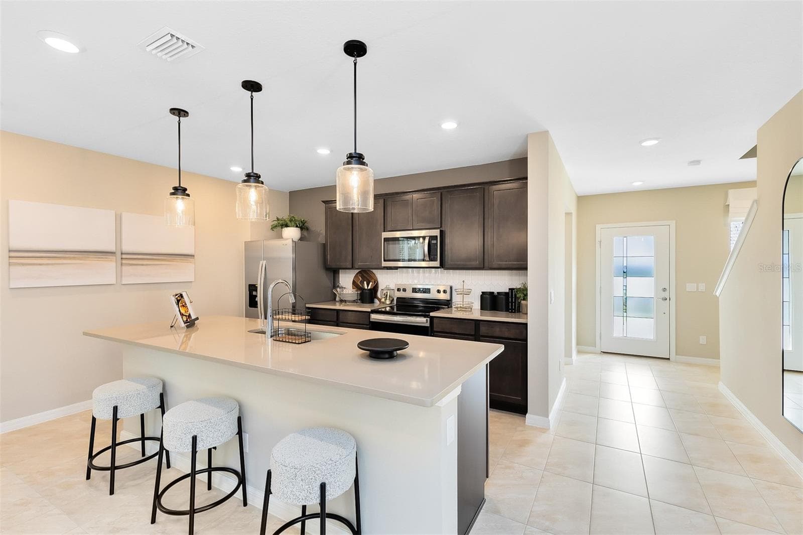 Model Home Design Only. Pictures and furnishings are for illustrative purposes only. Elevations, colors and options may vary. Furniture is for model home staging only. - 10374 CRESSIDA ALY, ORLANDO