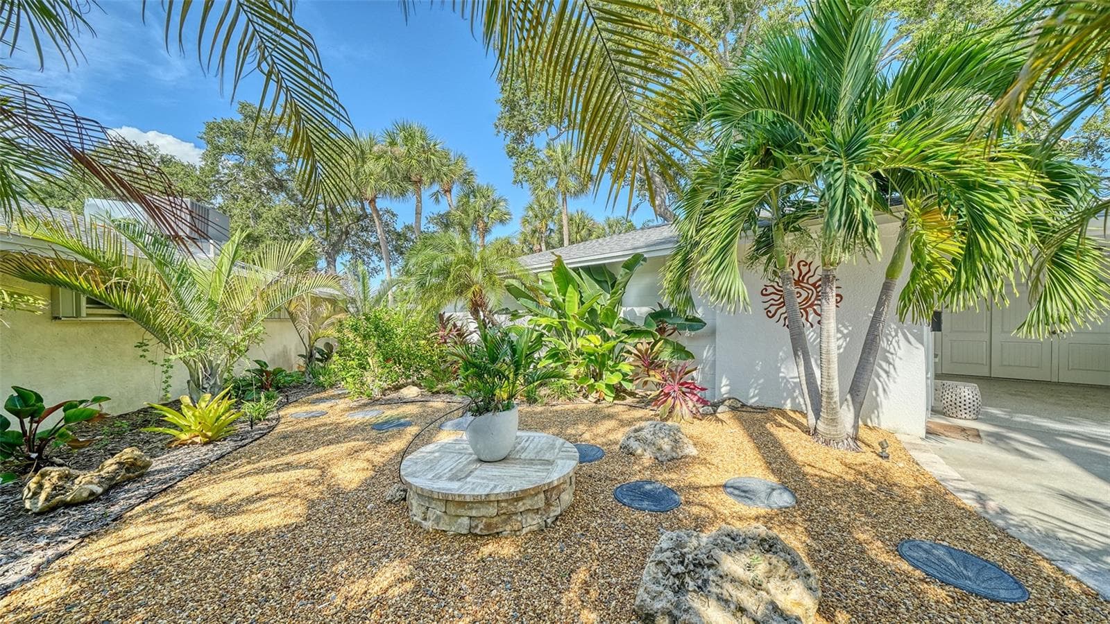 Side Yard - One of the Larger Outdoor Areas in PG - 1229 MOONMIST CIR #P6, SARASOTA