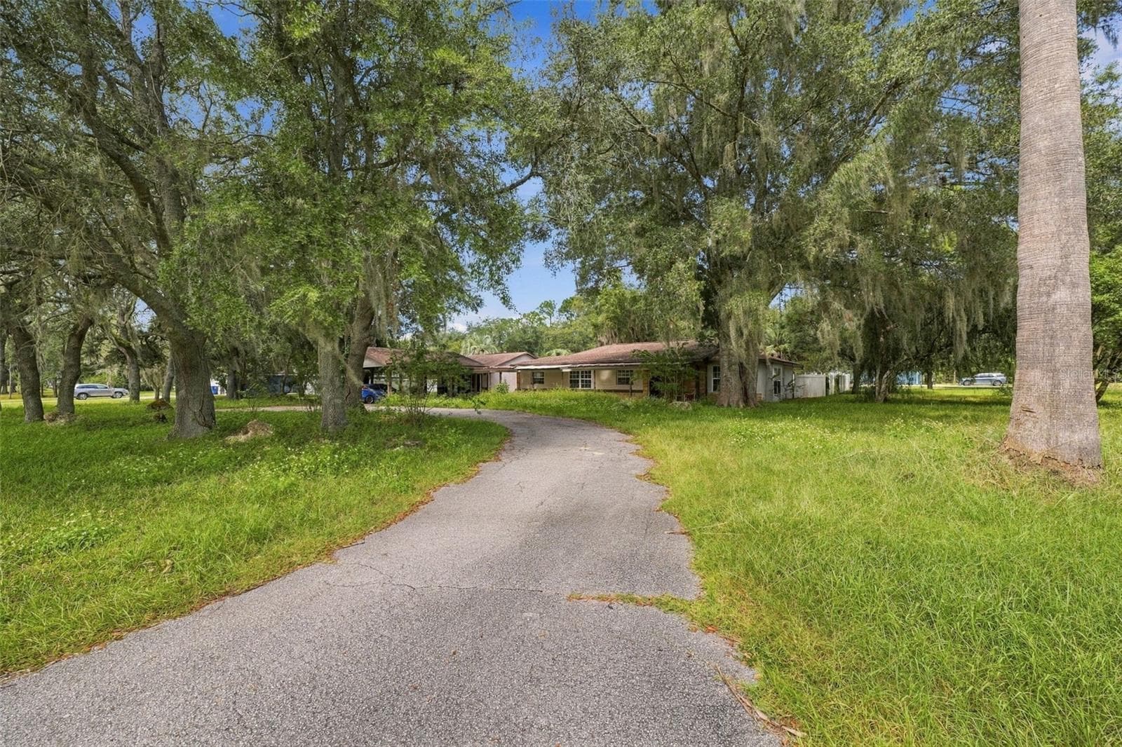 Front Exterior - 15499 OAKCREST CIR, BROOKSVILLE
