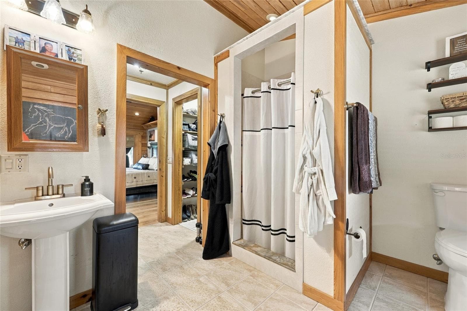 Primary Bathroom - 18731 SE 30TH ST, MORRISTON