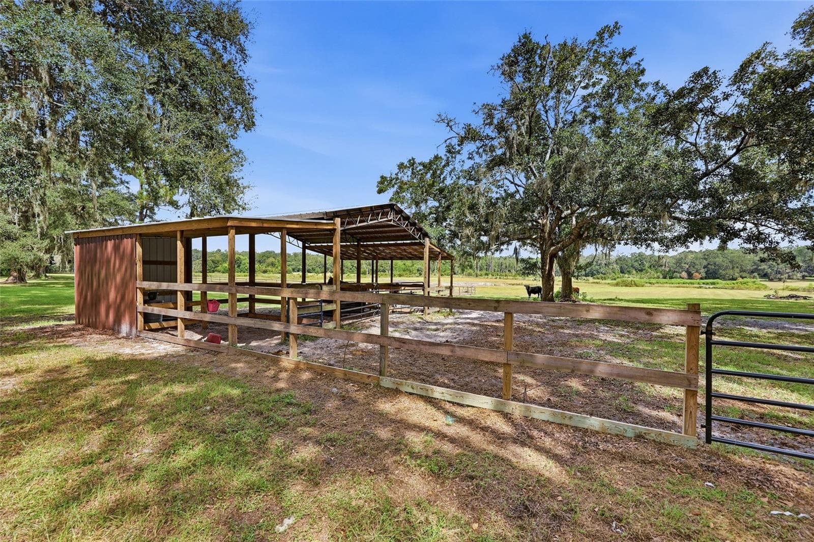 Animal Barn - 18731 SE 30TH ST, MORRISTON