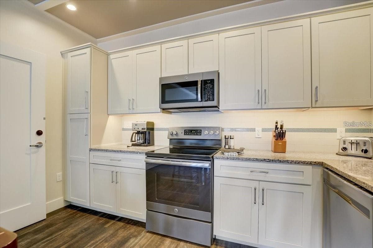 Condominium at 5325 MARINA DRIVE #423, HOLMES BEACH, photo 9 of 39