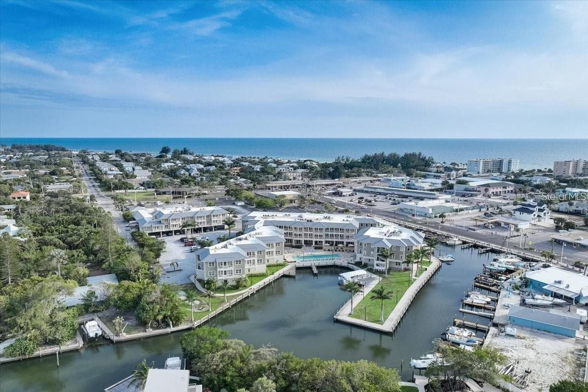 Condominium at 5325 MARINA DRIVE #423, HOLMES BEACH, photo 34 of 39