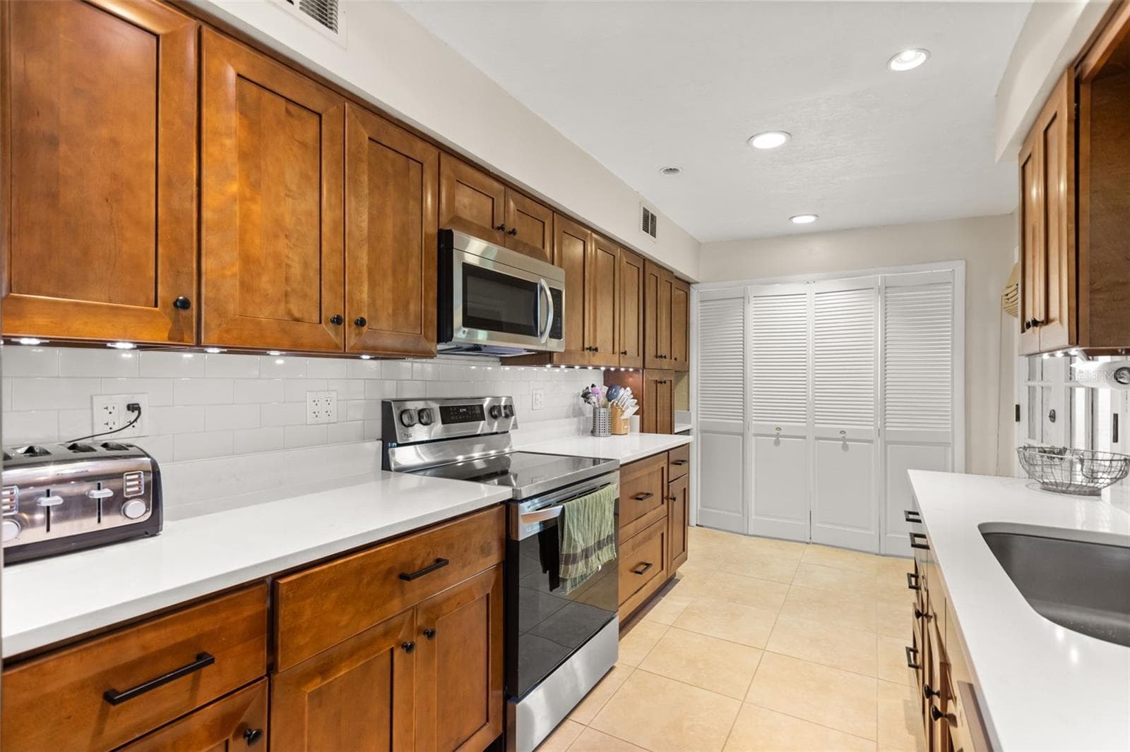 Single Family Residence at 4605 STILWELL DR, ORLANDO, photo 18 of 47