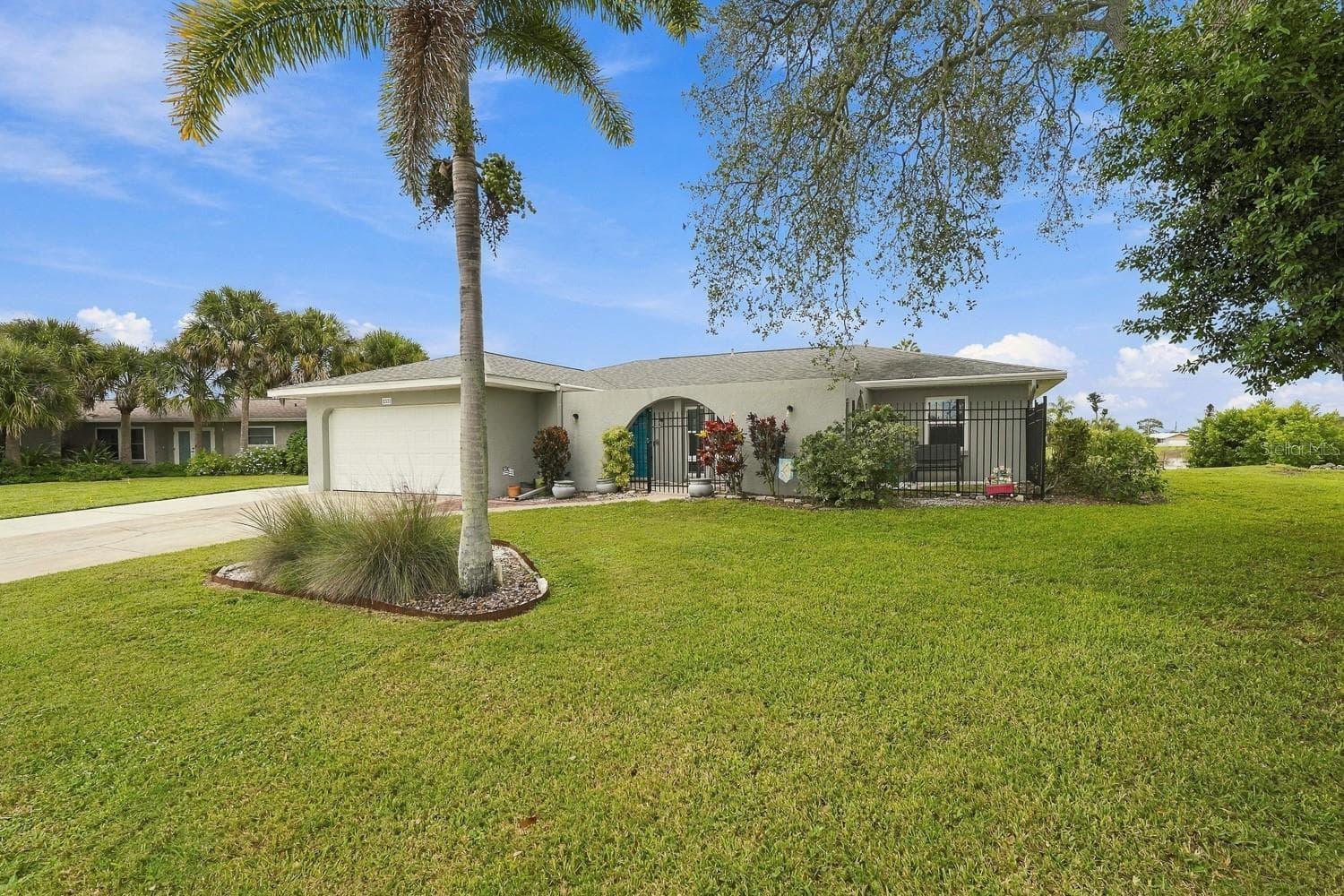 Single Family Residence at 2331 SANDLEWOOD DR, VENICE, photo 3 of 68