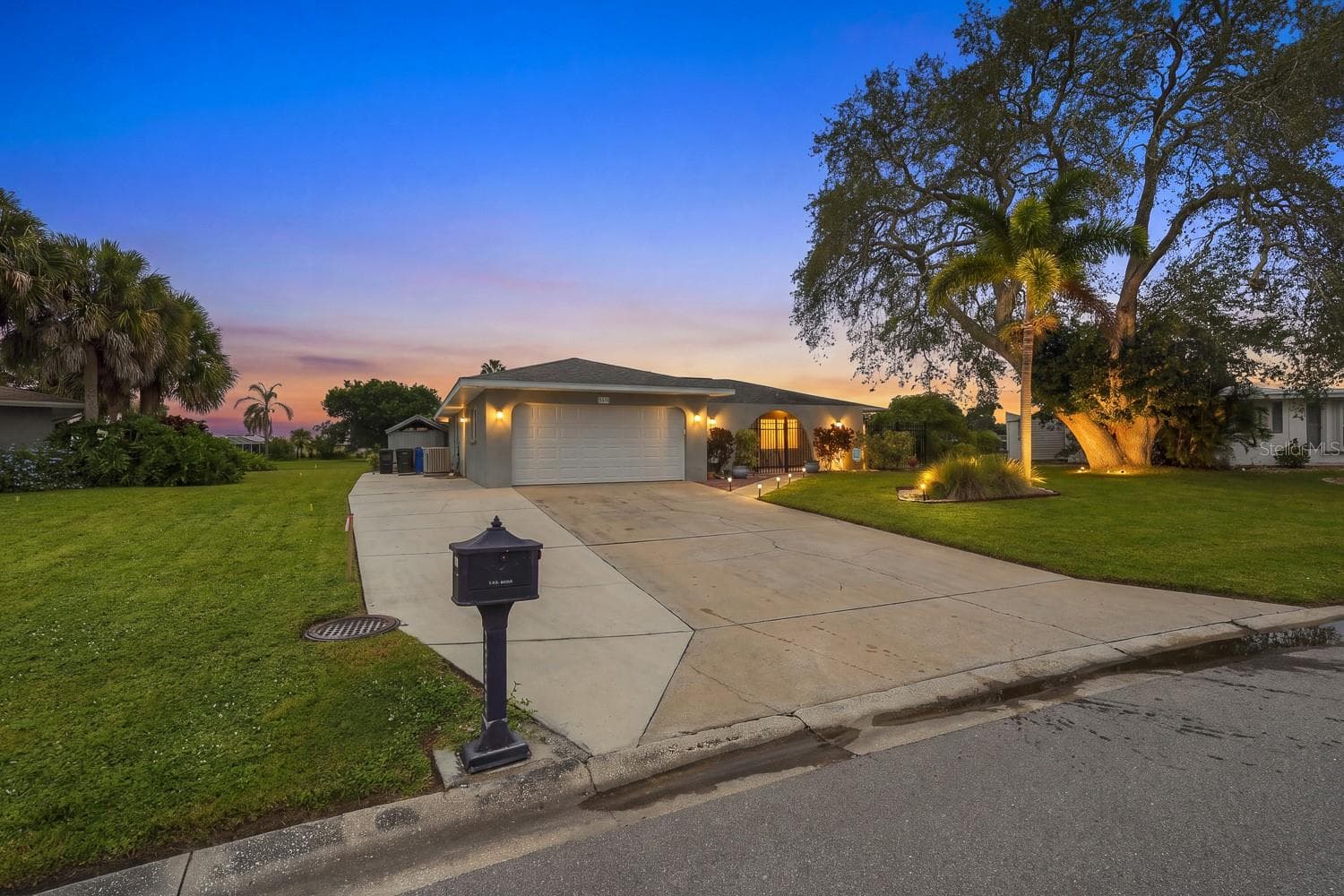 Single Family Residence at 2331 SANDLEWOOD DR, VENICE, photo 5 of 68
