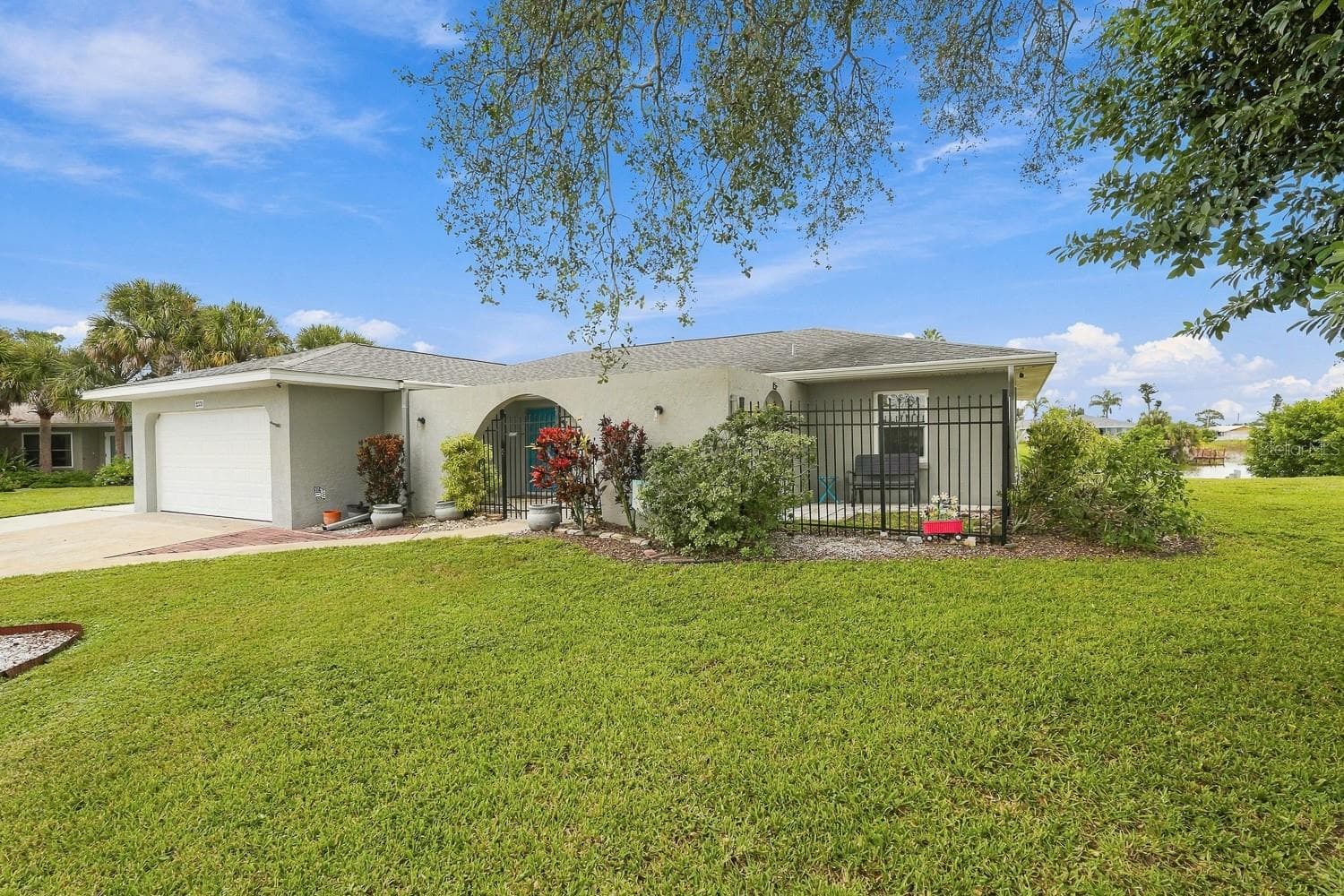 Single Family Residence at 2331 SANDLEWOOD DR, VENICE, photo 7 of 68