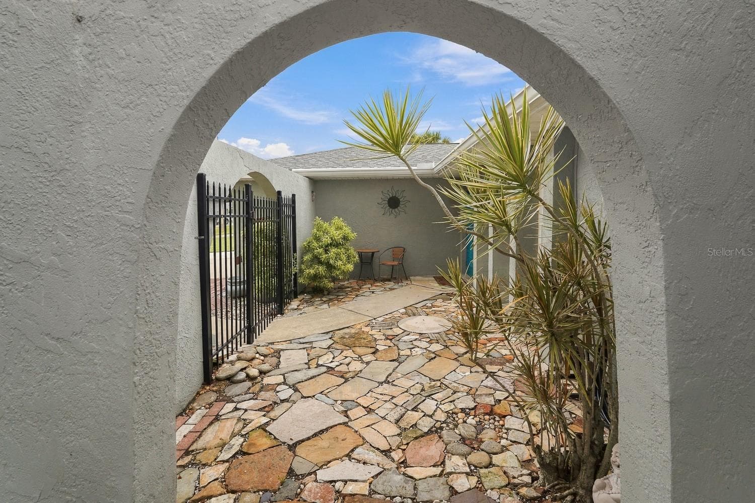 Single Family Residence at 2331 SANDLEWOOD DR, VENICE, photo 19 of 68