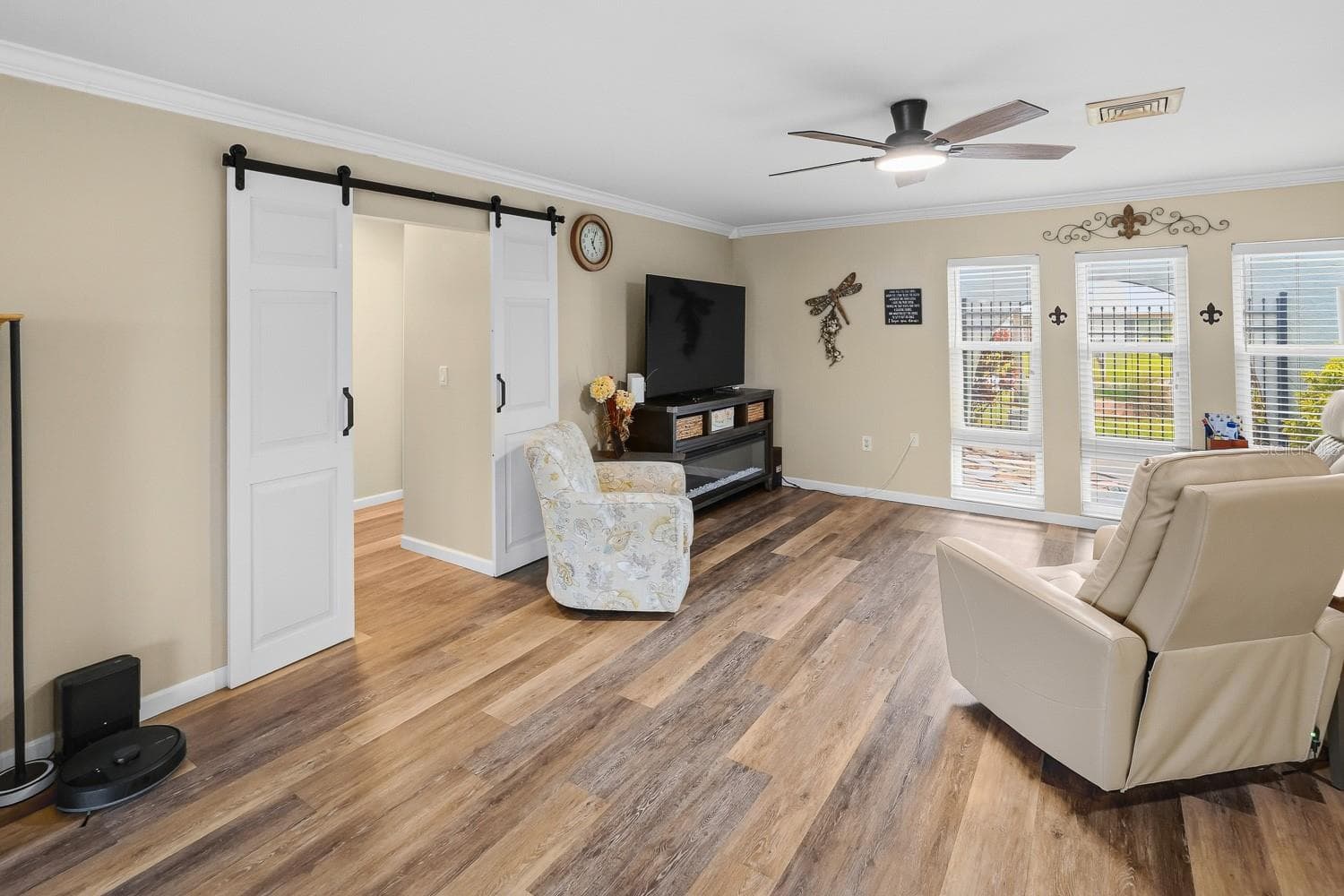 Single Family Residence at 2331 SANDLEWOOD DR, VENICE, photo 40 of 68
