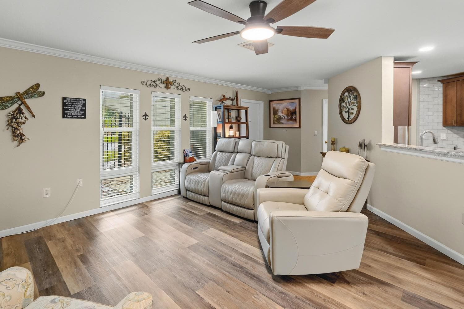 Single Family Residence at 2331 SANDLEWOOD DR, VENICE, photo 41 of 68