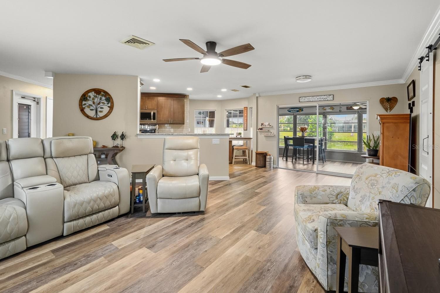 Single Family Residence at 2331 SANDLEWOOD DR, VENICE, photo 43 of 68