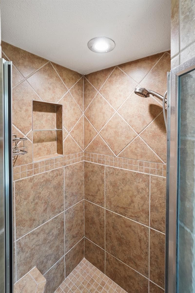 Single Family Residence at 2331 SANDLEWOOD DR, VENICE, photo 60 of 68