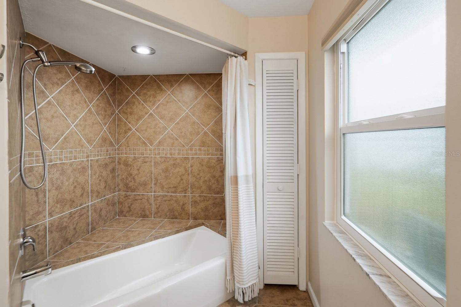 Single Family Residence at 2331 SANDLEWOOD DR, VENICE, photo 65 of 68