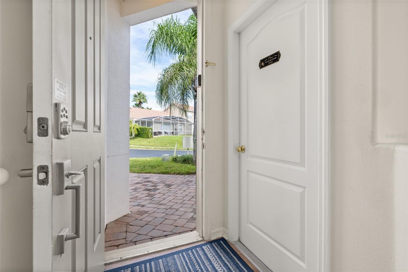 Step inside - 506 BRUNELLO DR, DAVENPORT