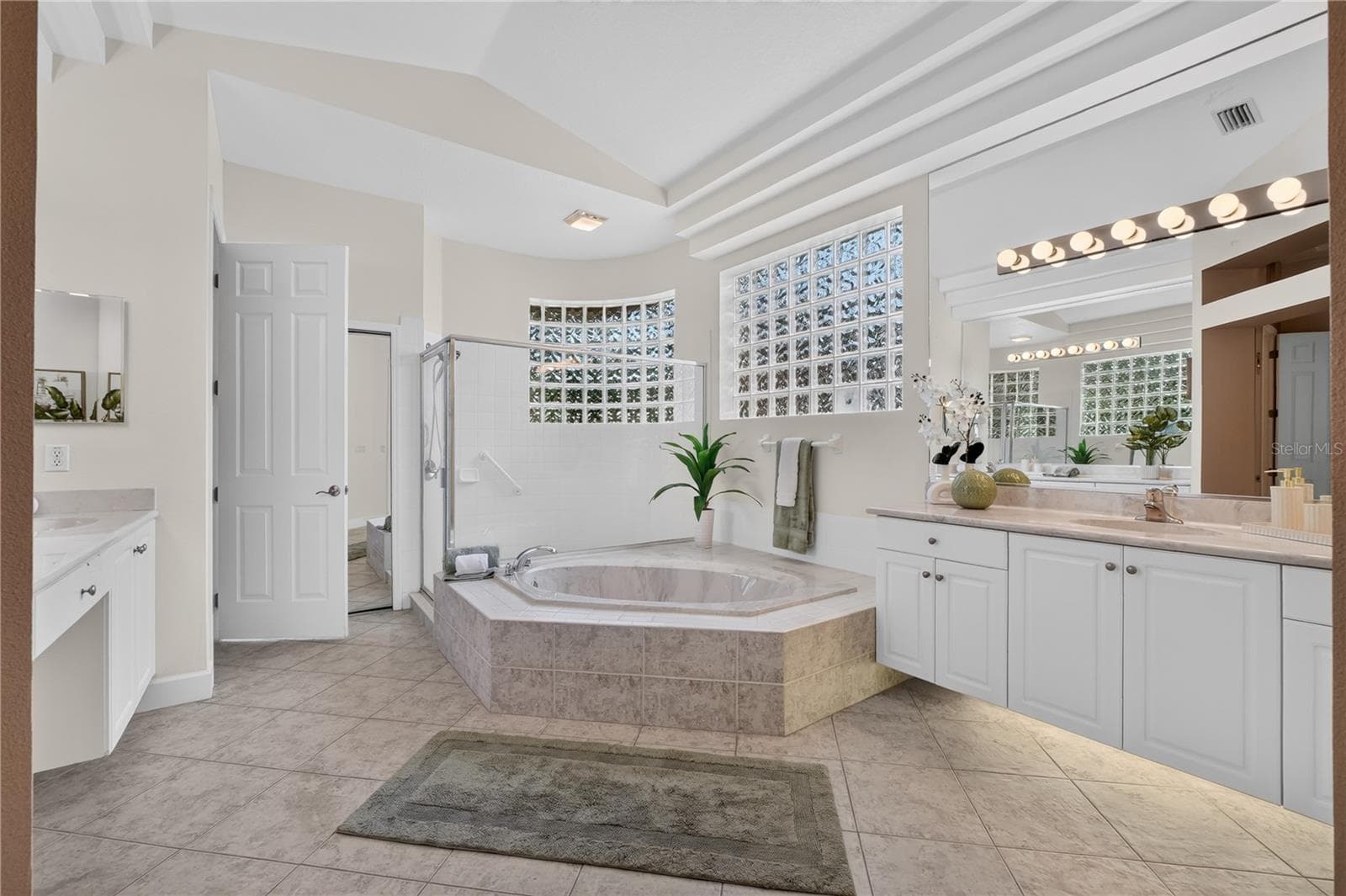 Single Family Residence at 12 BROOK CREST WAY, ORMOND BEACH, photo 15 of 64