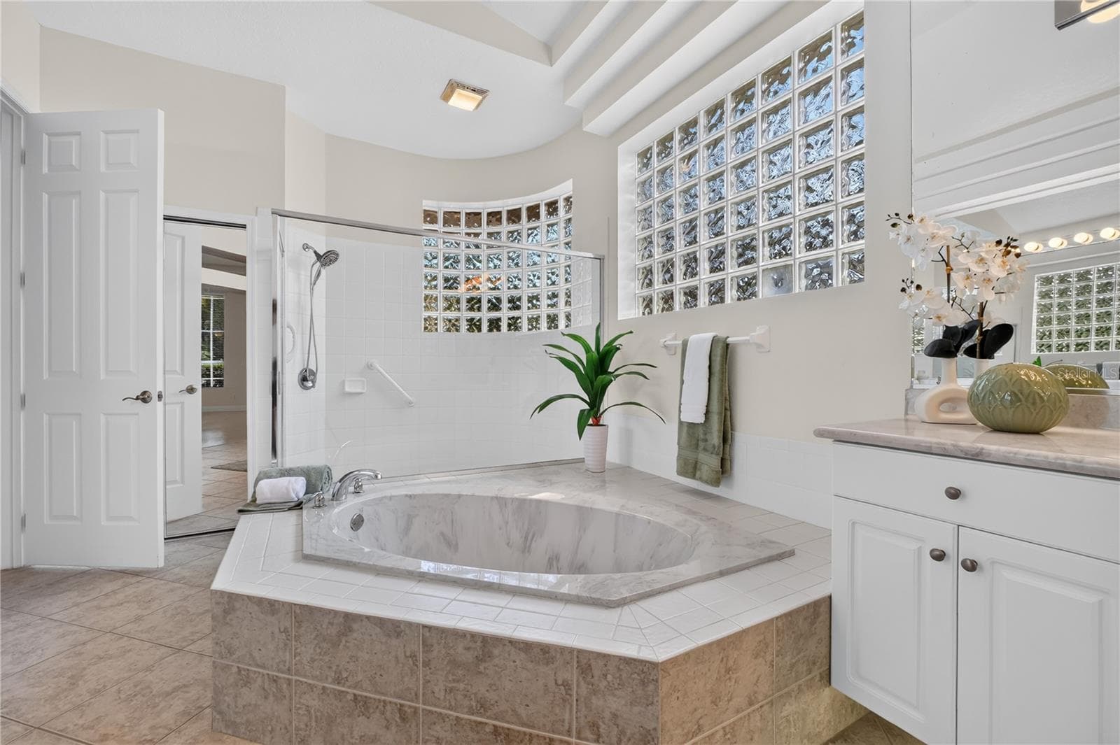 Single Family Residence at 12 BROOK CREST WAY, ORMOND BEACH, photo 16 of 64