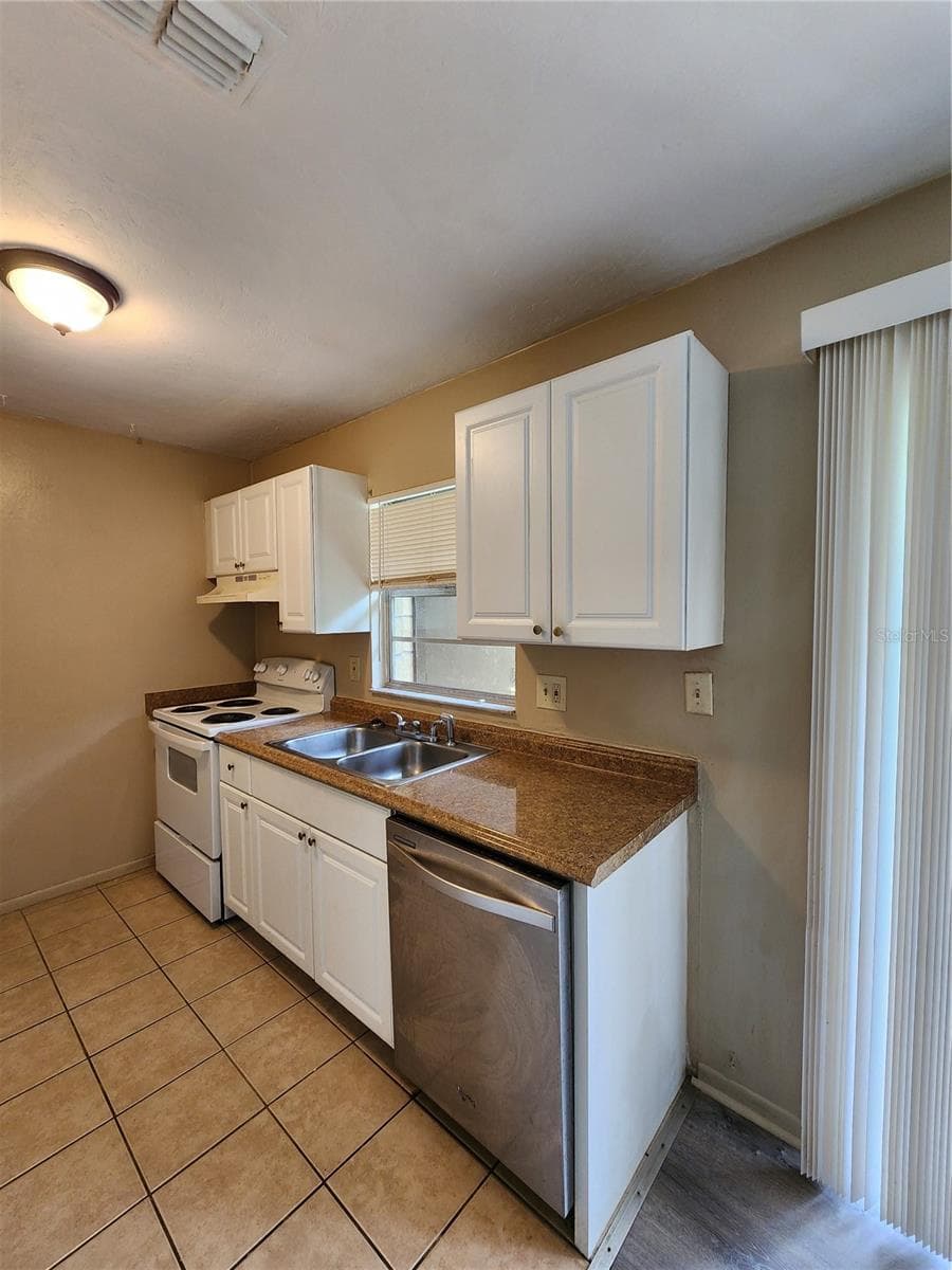 Half Duplex at 3020 NW 79 CT #B, GAINESVILLE, photo 17 of 44
