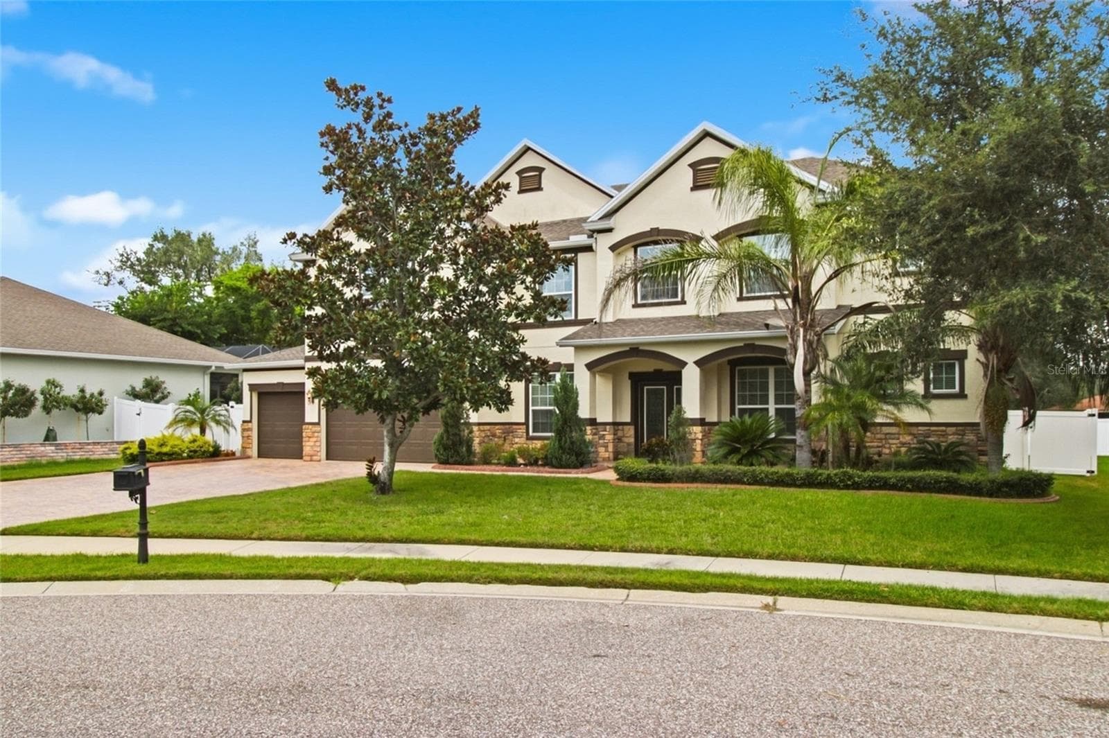 Single Family Residence at 1215 HILLANDALE RESERVE DR, TAMPA, photo 3 of 49