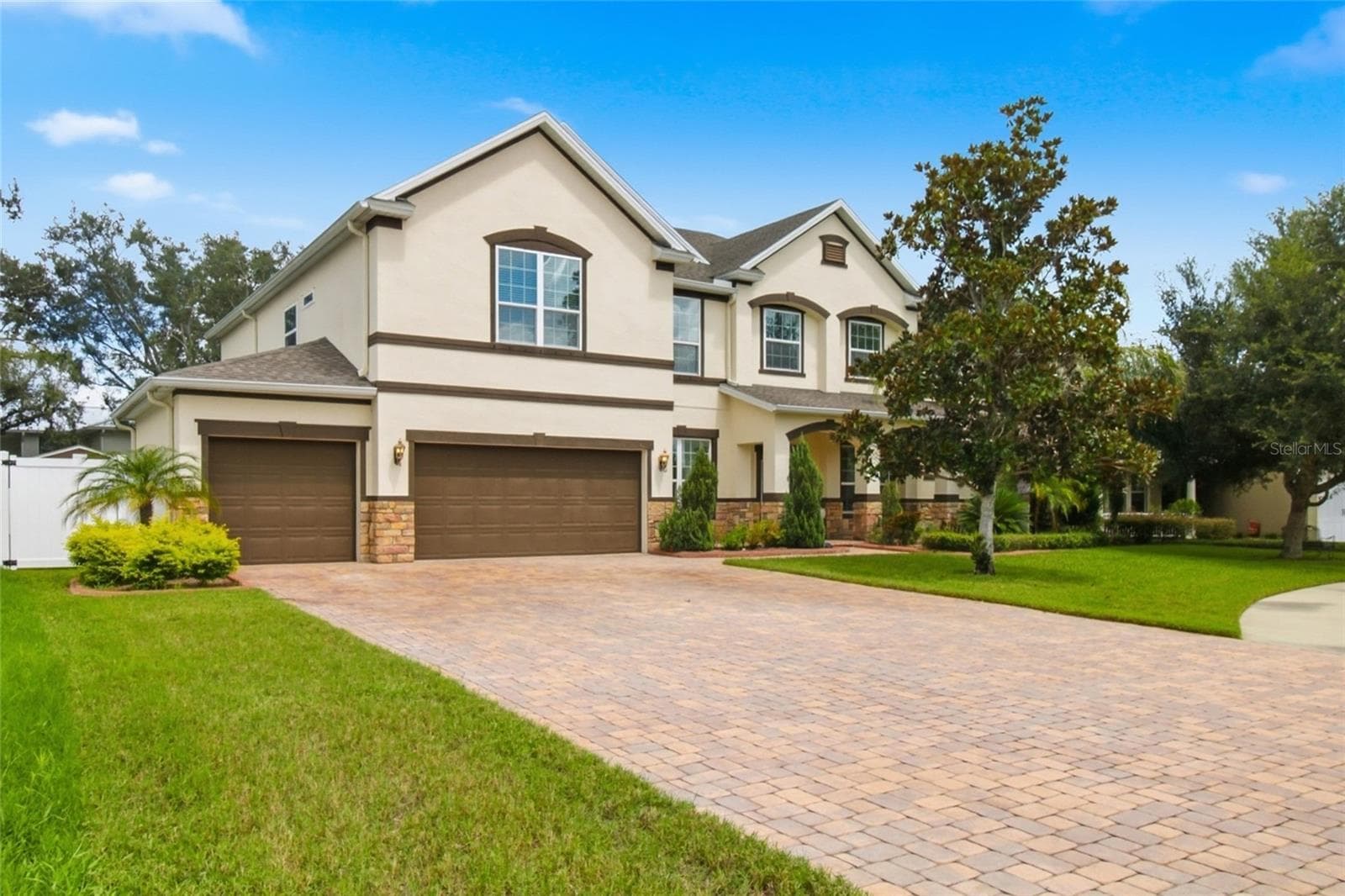 Single Family Residence at 1215 HILLANDALE RESERVE DR, TAMPA, photo 4 of 49