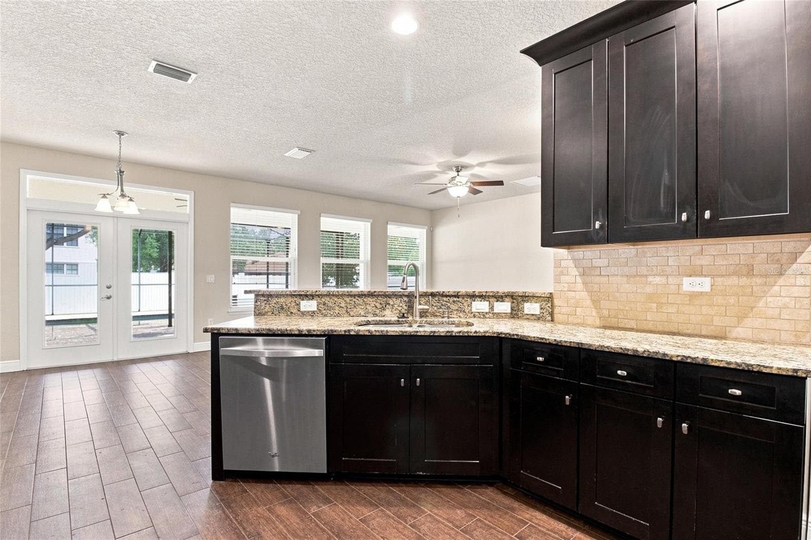Single Family Residence at 1215 HILLANDALE RESERVE DR, TAMPA, photo 14 of 49