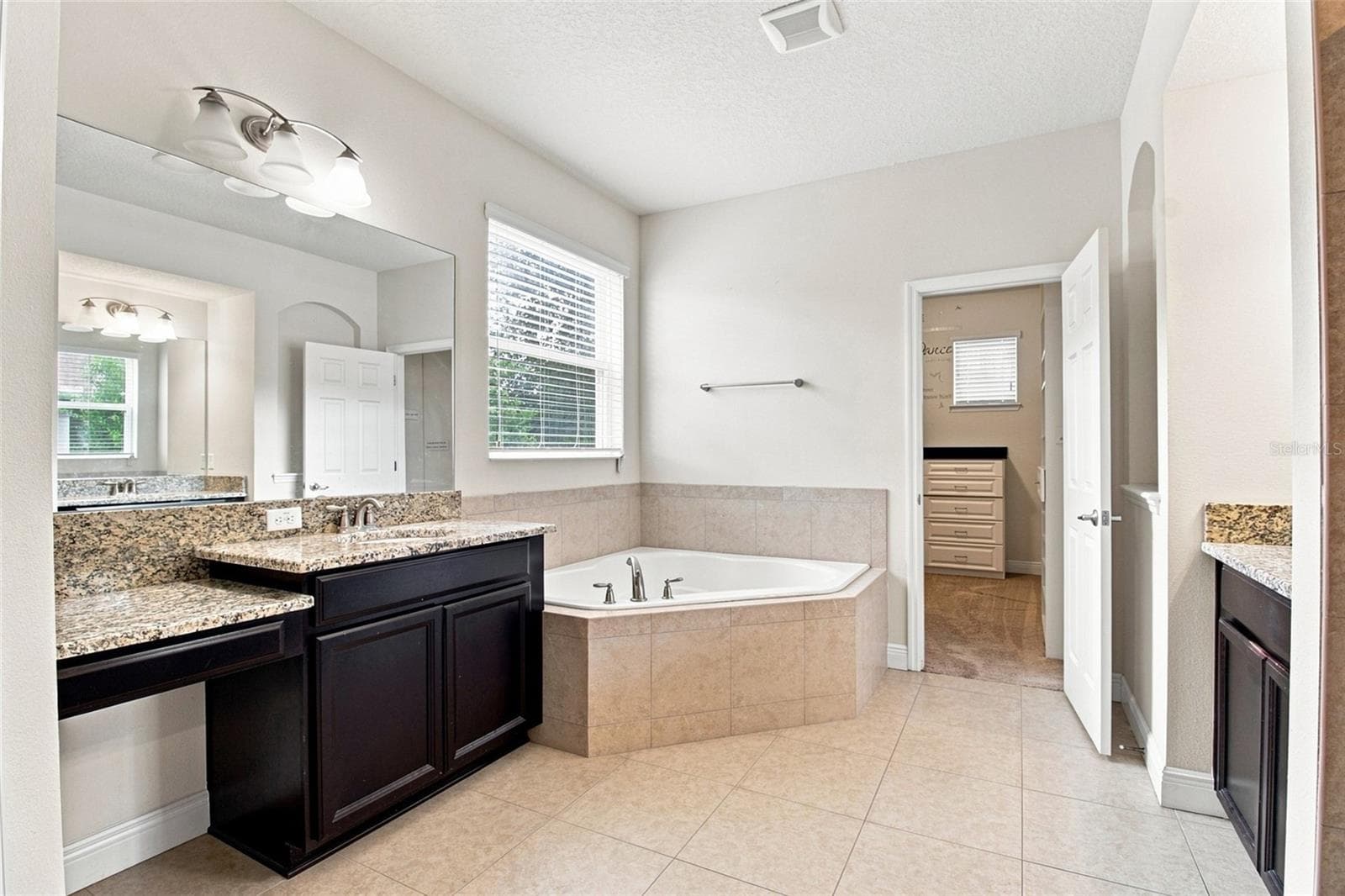 Single Family Residence at 1215 HILLANDALE RESERVE DR, TAMPA, photo 21 of 49