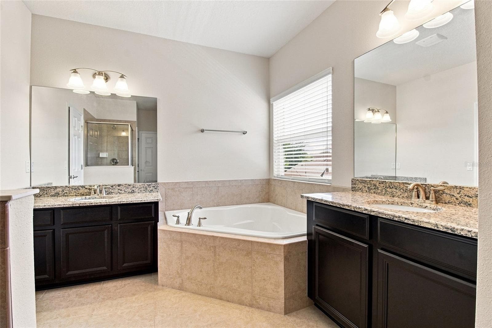 Single Family Residence at 1215 HILLANDALE RESERVE DR, TAMPA, photo 41 of 49