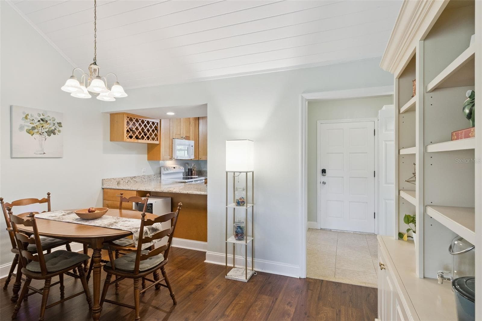This home is also appointed with upgraded baseboards. - 1066 VILLA LN #63, APOPKA